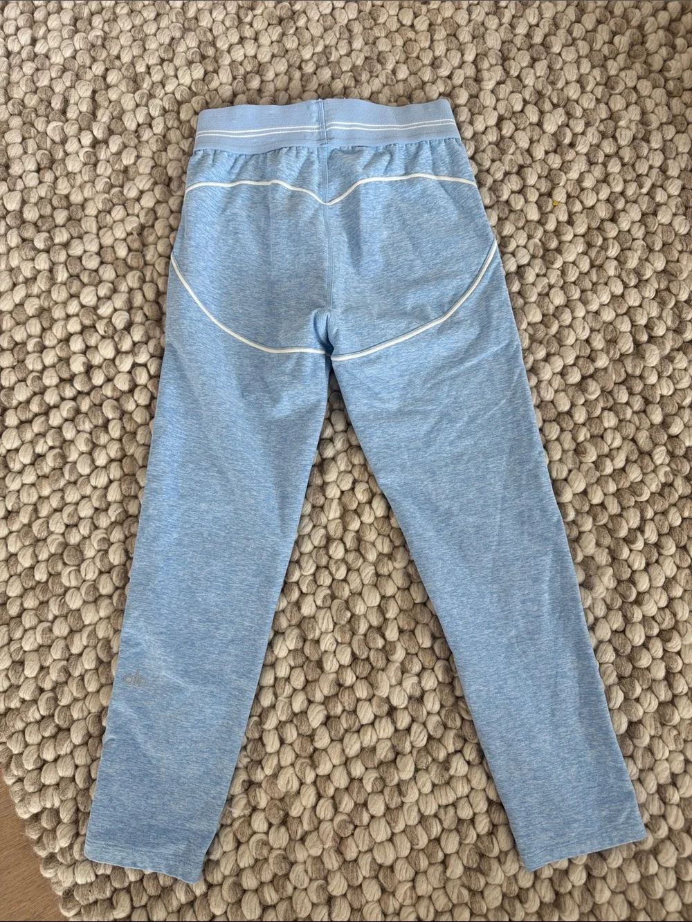 ALO Yoga Light Blue Leggings with White Piping - 20” inseam